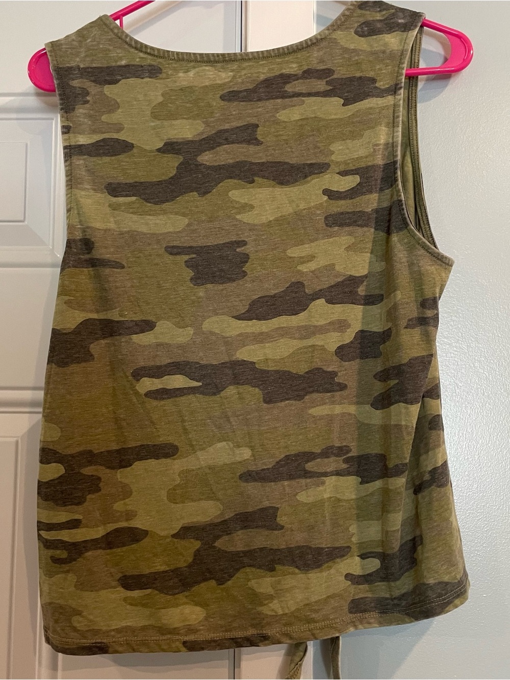 Lucky Brand Sleeveless Camo Top size Medium - Picture 3 of 3